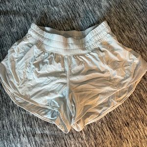 Lululemon hotty hot short 2.5